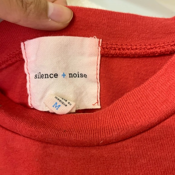 Casual Red Dress with Cutout - Picture 4 of 5